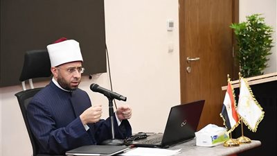 وزير الأوقاف يجتمع بقيادات الوزارة ويطلق مدونة السلوك الوظيفي