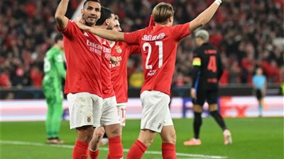 بنفيكا يحسم الشوط الأول أمام برشلونة بثلاثية بدوري أبطال أوروبا