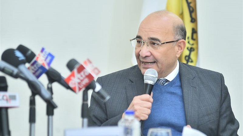 الكاتب الصحفي علاء