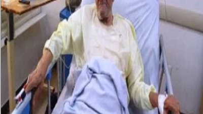 نقل صالح العويل للمستشفى.. غير قادر على بلع الطعام منذ 3 أيام