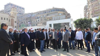 محافظ المنيا يفتتح مسجد النور بأرض سلطان ويؤدى صلاة الجمعة