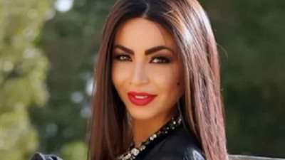 دوللي شاهين تقيم حفل توقيع كتابها الأول