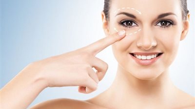 نصائح وطرق طبيعية للتخلص من تجاعيد العين