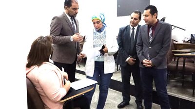رئيس جامعة الأقصر تتفقد أعمال امتحانات الماجستير والدكتوراة المهنية