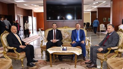 محافظ دمياط يشهد جلسة مجلس الجامعة