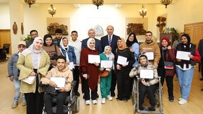 رئيس جامعة الزقازيق يكرم الفائزين فى بارالمبياد الجامعات