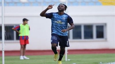 فيستون ماييلي يقود هجوم بيراميدز امام الزمالك في الدوري