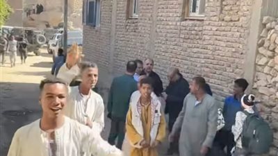 بالفيديو .. فرحة عارمة وزغاريد بعد مصرع بلطجيين فى تبادل لإطلاق النار مع الشرطة بأسوان