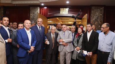 صورة تذكارية بين الأستاذ سمير رجب وأبناء دار التحرير