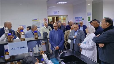 نائب وزير الإسكان يقوم بجولة بمنظومة مياه الشرب والصرف الصحي