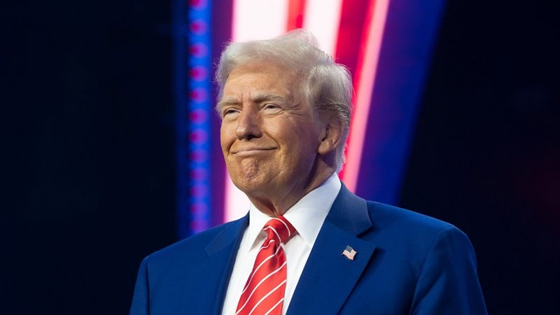 الرئيس الأمريكي دونالد