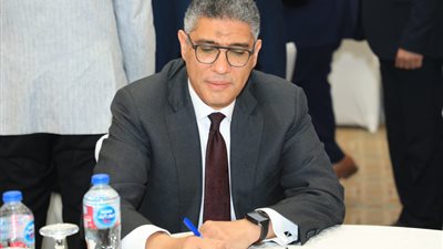 محافظ الجيزة يتابع شكاوى مواطني جنوب وأبو النمرس والبدرشين
