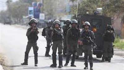 الاحتلال الإسرائيلى يعتقل 30 فلسطينيا على الأقل من الضفة الغربية