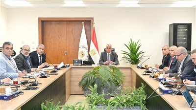 سويلم يوجه باستخدام صور الأقمار الصناعية لتحديد الأماكن الأكثر تأثراً بتغير المناخ