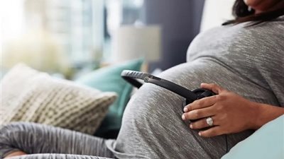 أبحاث جديدة .. دور غير متوقع للموسيقى في نمو الجنين