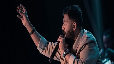 الشاعر عمرو حسن يتألق فى حفل ضخم بساقية الصاوي