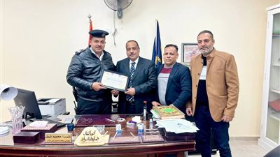 تكريم مدير وحدة مرور مركز بني مزار لتفانية في العمل