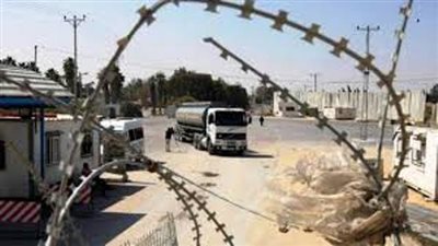 دخول 316 شاحنة مساعدات بينها 15 شاحنة وقود معبري العوجة وكرم أبو سالم