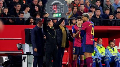 مدافع برشلونة يخضع لكشف طبي لتحديد مدة غيابه