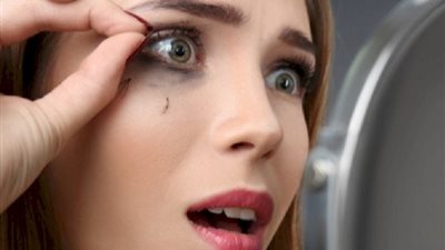 منها الوراثة ومستحضرات التجميل .. أبرز أسباب تساقط الشعر