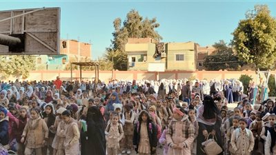مدير تعليم قنا يوجه إلى تطبيق لائحة الانضباط وعدم قبول الإجازات