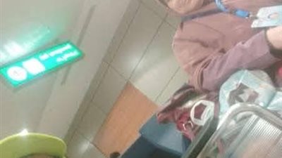 حملت ابنها على كتفها للجامعة.. فحملها الأزهر إلى أطهر البقاع