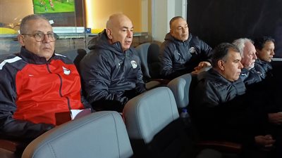 جهاز منتخب مصر يشاهد مباراة الأهلي وغزل المحلة من ملعب السلام