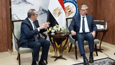 الكشف عن تفاصيل أعمال الحفر في منطقتي أبو رديس وخليج السويس