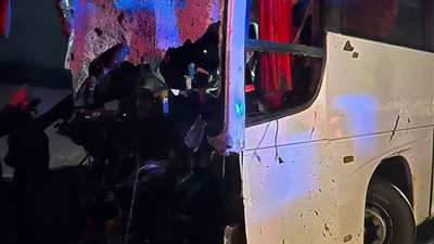 مصرع واصابة 6 أشخاص فى حادث تصادم أتوبيس بنقل بطريق الجلالة