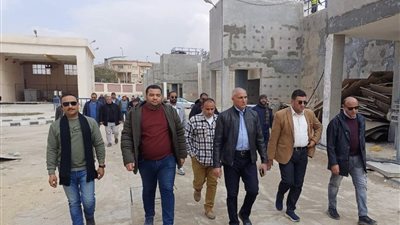 مسئولو الإسكان يتفقدون مشروعات التطوير الجارية بمدينة العبور