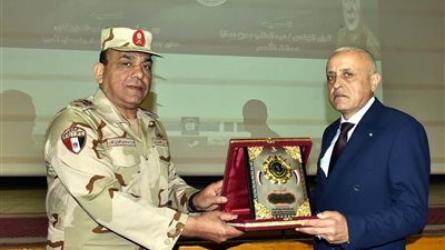 محافظ الأقصر يشهد الاحتفال بيوم الشهيد