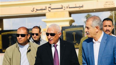 خمسون مصابا ومريضا الدفعه العاشره التى وصلت معبر رفح الاربعاء