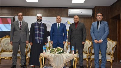 رئيس جامعة دمياط يشهد ندوة حول مواجهةالأفكارالهادمة ودورالأسرة