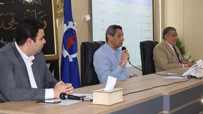 محافظ السويس يلتقي القيادات التنفيذية بالسويس