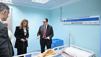جولة تفقدية لرئيس جامعة القاهرة بالمستشفى الشمالي بالمعهد للقومي للأورام