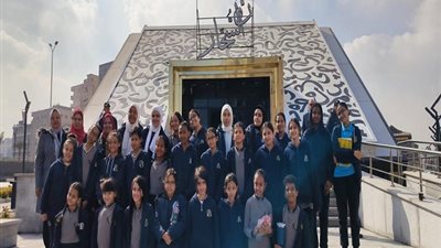 محافظ القاهرة يتفقد مكتبة 