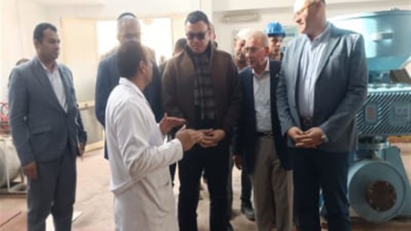 وزير الإسكان ومحافظ