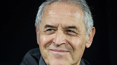 كولر يفاضل بين وسام وجراديشار لقيادة هجوم الأهلى أمام الزمالك