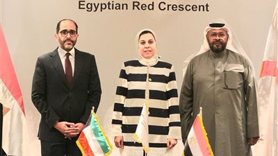 القائم بأعمال سفارة الكويت يشيد بدور الهلال الأحمر المصري في إدخال المساعدات الي غزة