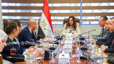 وزيرة التنمية المحلية : تطوير جراجات النقل العام بالطاقة الشمسية