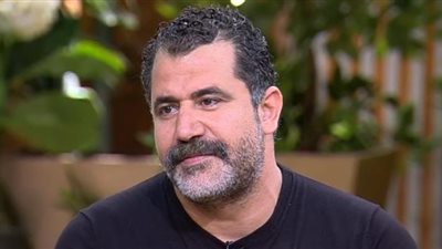 شاهد.. موقف طريف لـ محمود حافظ في برنامج 