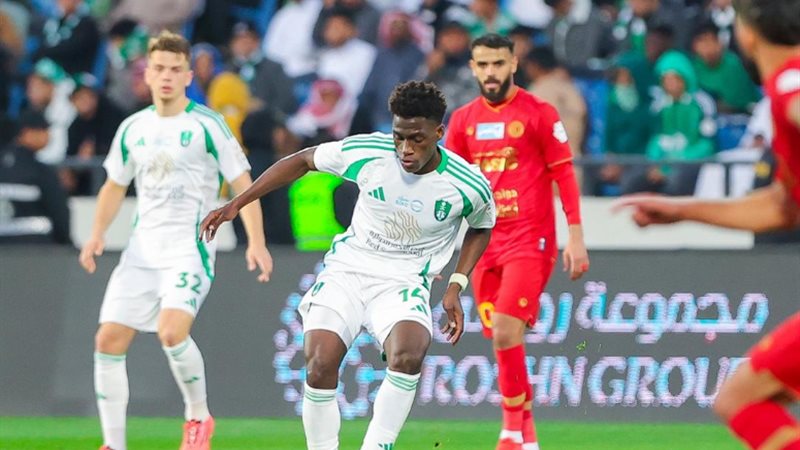 الأهلي بفوز علي ضمك