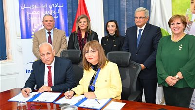 محافظ البحيرة تشهد توقيع إتفاقية لتوصيل المياة للأسرالأكثرإحتياجا