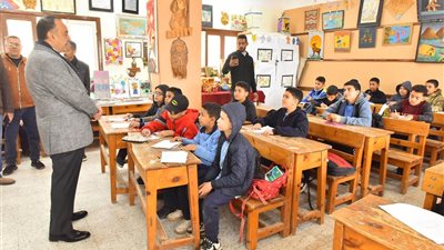 محافظ أسيوط: إيقاف 4 قيادات ومعلمين عن العمل وتحويلهم للتحقيق