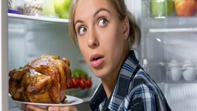 طبيبة تحذر من مخاطر الشره المرضي