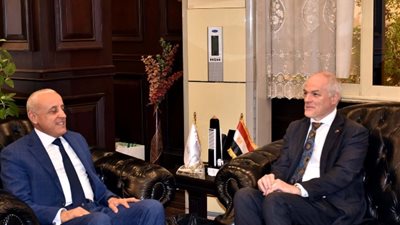 محافظ الأقصر يبحث مع السفير الإسترالى سبل التعاون بين الجانبين