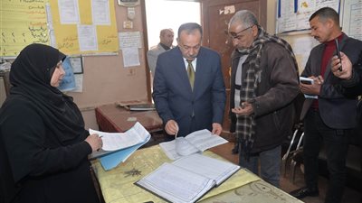 محافظ أسيوط يتابع العملية التعليمية في مدرسة بصرة الابتدائية