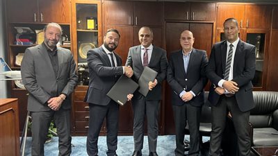 مصـرللطيران توقع عقد لتطوير وتحسين طرق التوزيع لحجوزات الرحلات