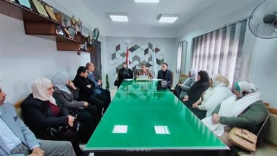 وكيل تعليم كفر الشيخ يجري مقابلات مع المتقدمين لتسيير الأعمال