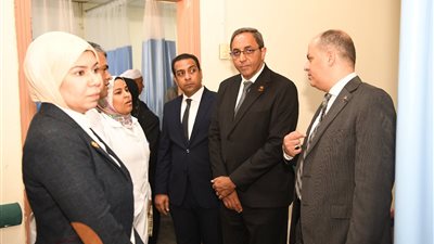 محافظ قنا يفتتح وحدة العناية المركزةورعاية الأطفال بمستشفى 